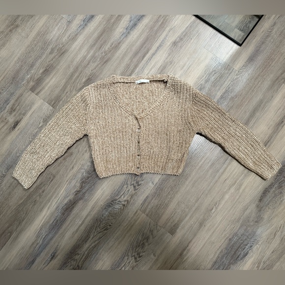 OAK + FORT CROPPED CHENILLE KNIT CARDIGAN IN MOCHA MERINGUE - Picture 3 of 6